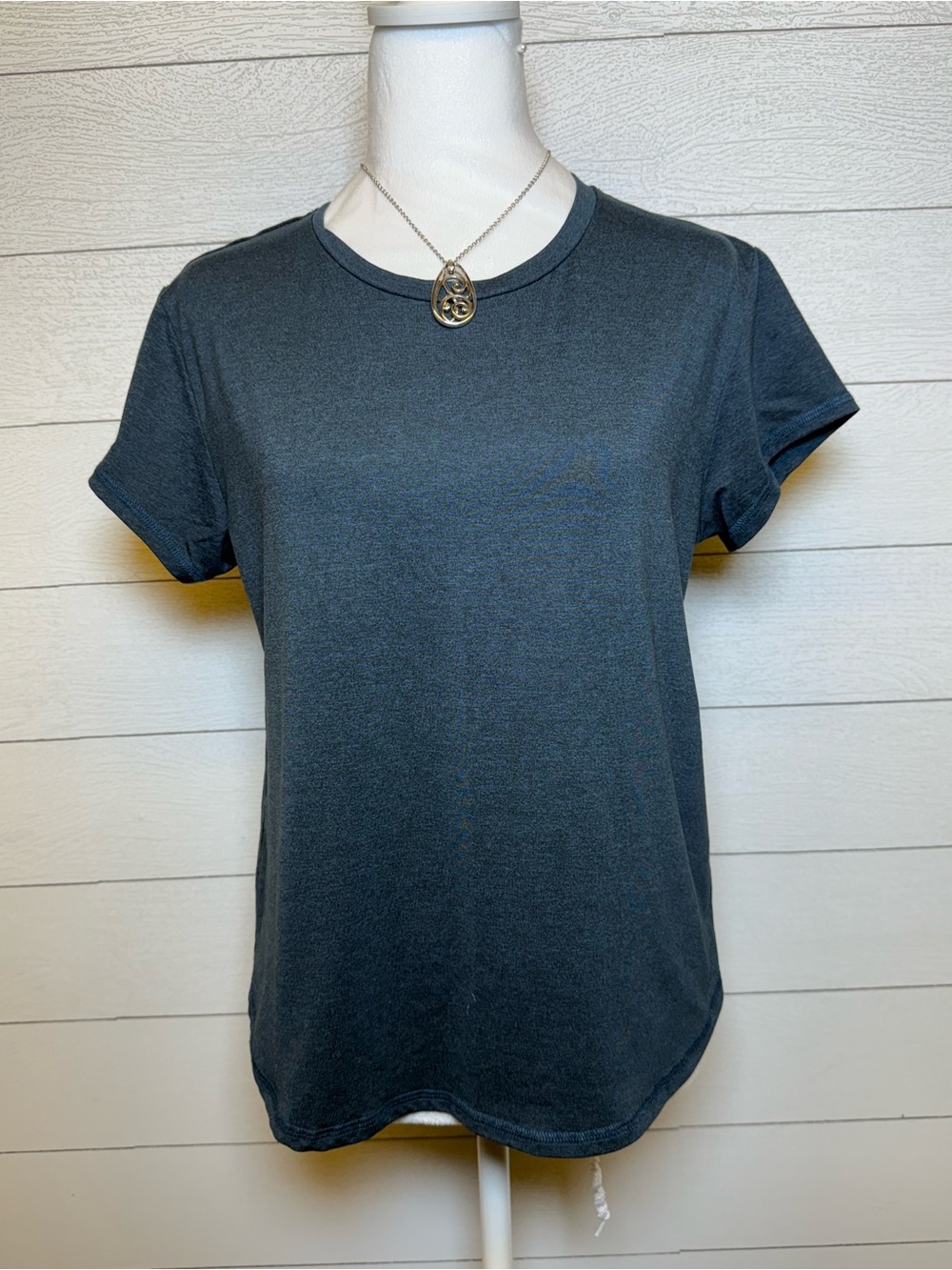 Quince women’s sage green Crewneck Short-Sleeve Tee size Medium